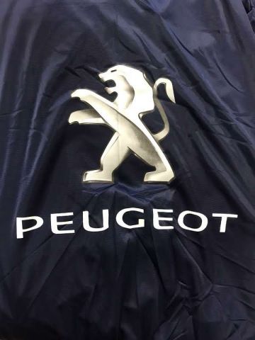 Bâche voiture intérieur faites sur mesure Peugeot 5008 Le Mans Blue avec manchons rétroviseurs print incl.
